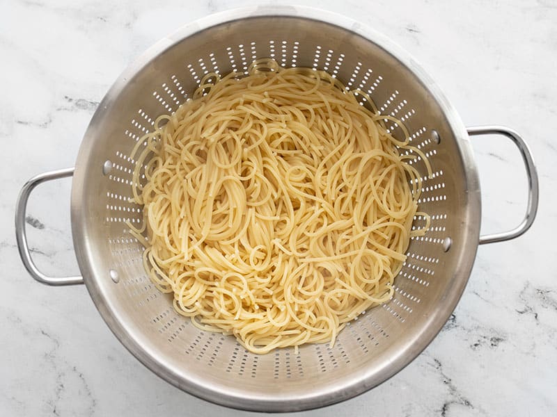 Cooked spaghetti in a colander