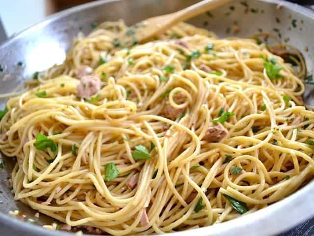 Pan of tuna pasta mixed with vegetables.