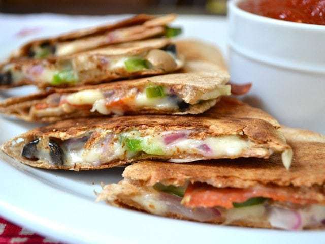 Close-up of pizzadillas on a plate.