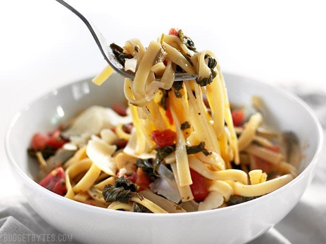 All the ingredients for this Italian Wonderpot cook together in one pot to make an incredibly fast, flavorful, and easy weeknight meal. BudgetBytes.com