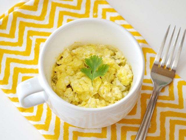 Hummus breakfast mug with fresh herbs.