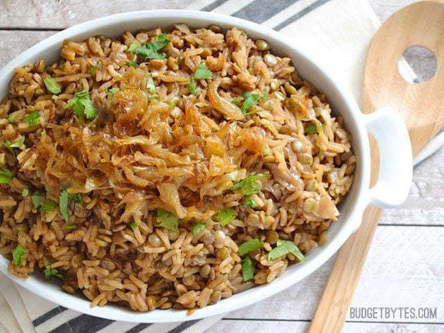 A close-up of mujaddara topped with caramelized onions.