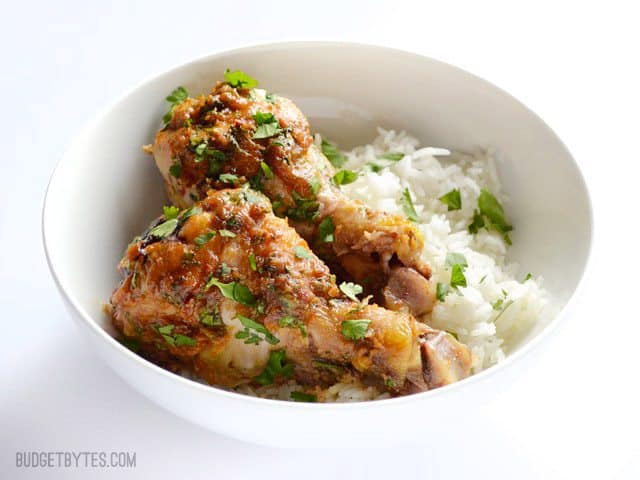 Bowl of Thai Peanut Chicken over a bed of rice 