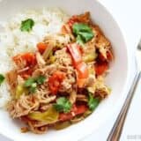 A close-up of chicken ropa vieja served with rice.