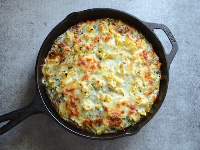 Baked Creamy Spinach Artichoke Pizza in the cast iron skillet