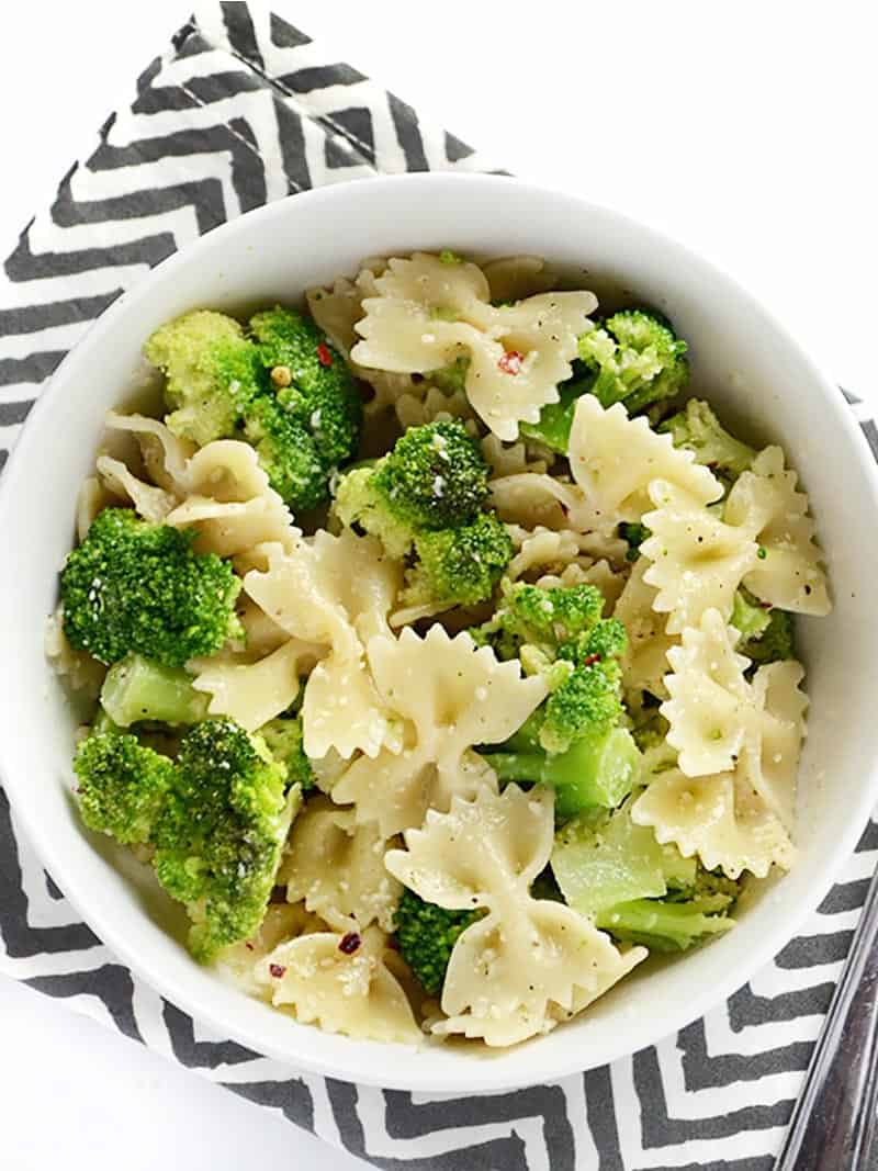 Overhead view of a bowl full of bowties and broccoli