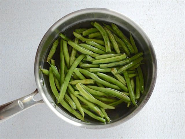 Green beans in a pot of water