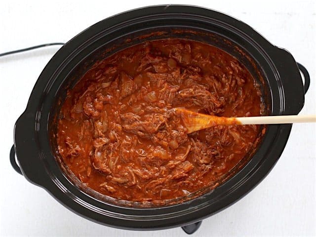 Shredding beef in slow cooker 