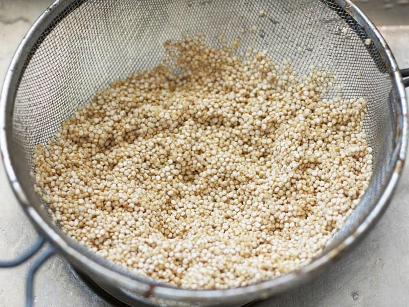 Rinse Quinoa in wire mesh sieve 