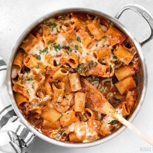 This Cheesy Rigatoni Skillet is a fast comfort meal for when you need dinner on the table fast! Like a fee-form lasagna packed with mushrooms and spinach. BudgetBytes.com