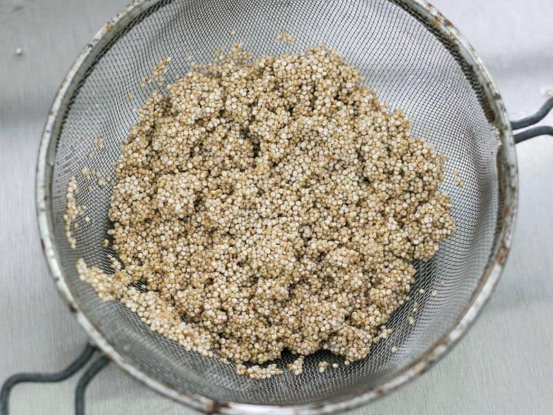 Rinse Quinoa