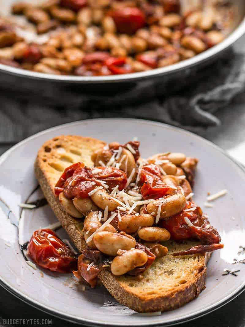 For a quick, flavorful, and light lunch, this Garlic Toast with Balsamic Tomatoes and White Beans hits the spot! BudgetBytes.com