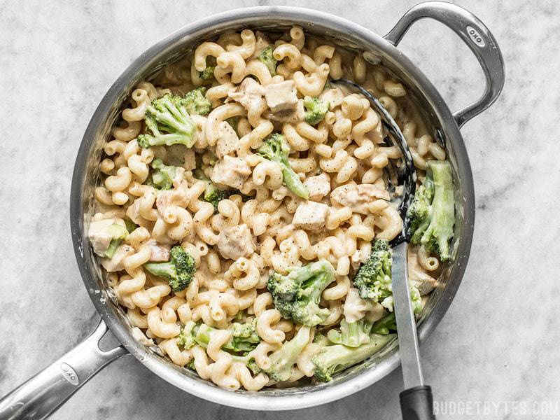 Finished White Cheddar Mac and Cheese in the skillet