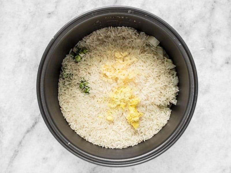 Rice Garlic and Ginger in Rice Cooker