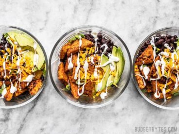 Meal prepped Sweet and Spicy Tempeh Bowls in round glass bowls