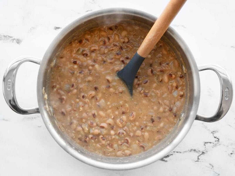 Thickened peas in the pot