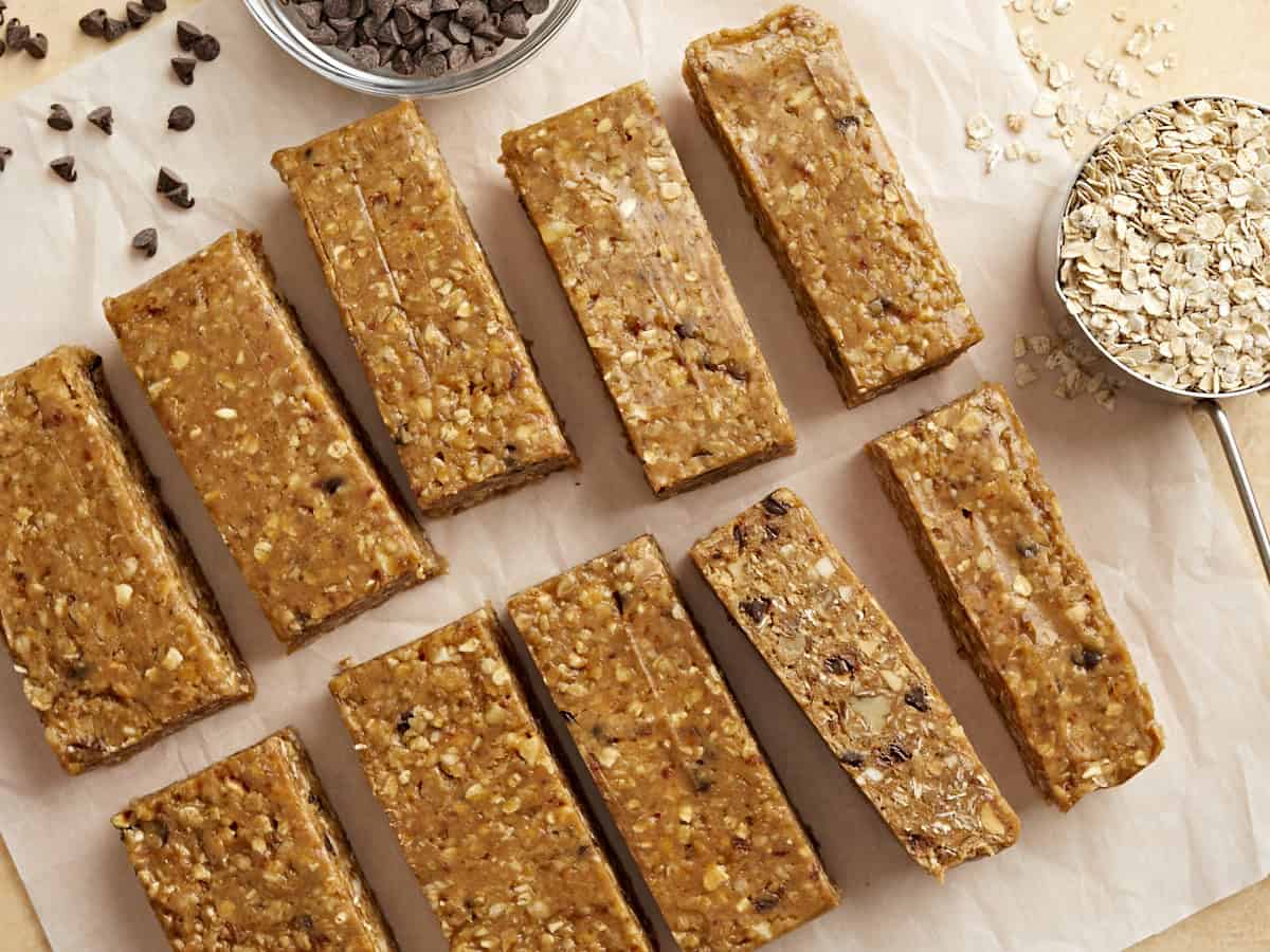 overhead view of 10 granola bars.